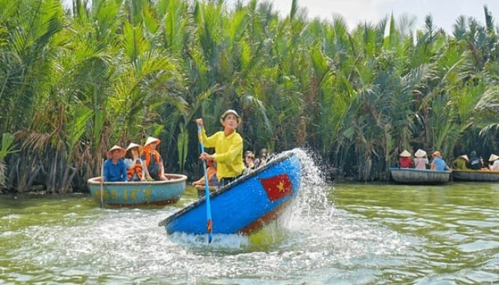 nhung-trai-nghiem-thu-vi-danh-cho-ban-tai-rung-dua-bay-mau-hoi-an